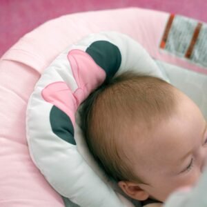 Minnie Mouse Baby Bouncer with Soothing Vibrations & Removable Toy Bar - Image 2