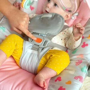 Minnie Mouse Infant to Toddler Rocker & Seat with Vibration, Toy Bar - Image 7